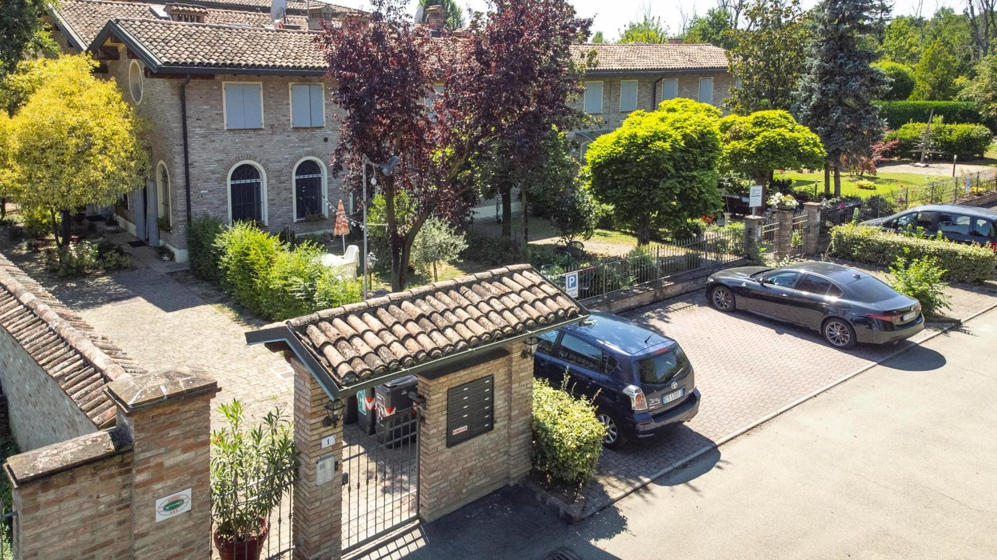 Apart-hotel Antico Borgo Modena
