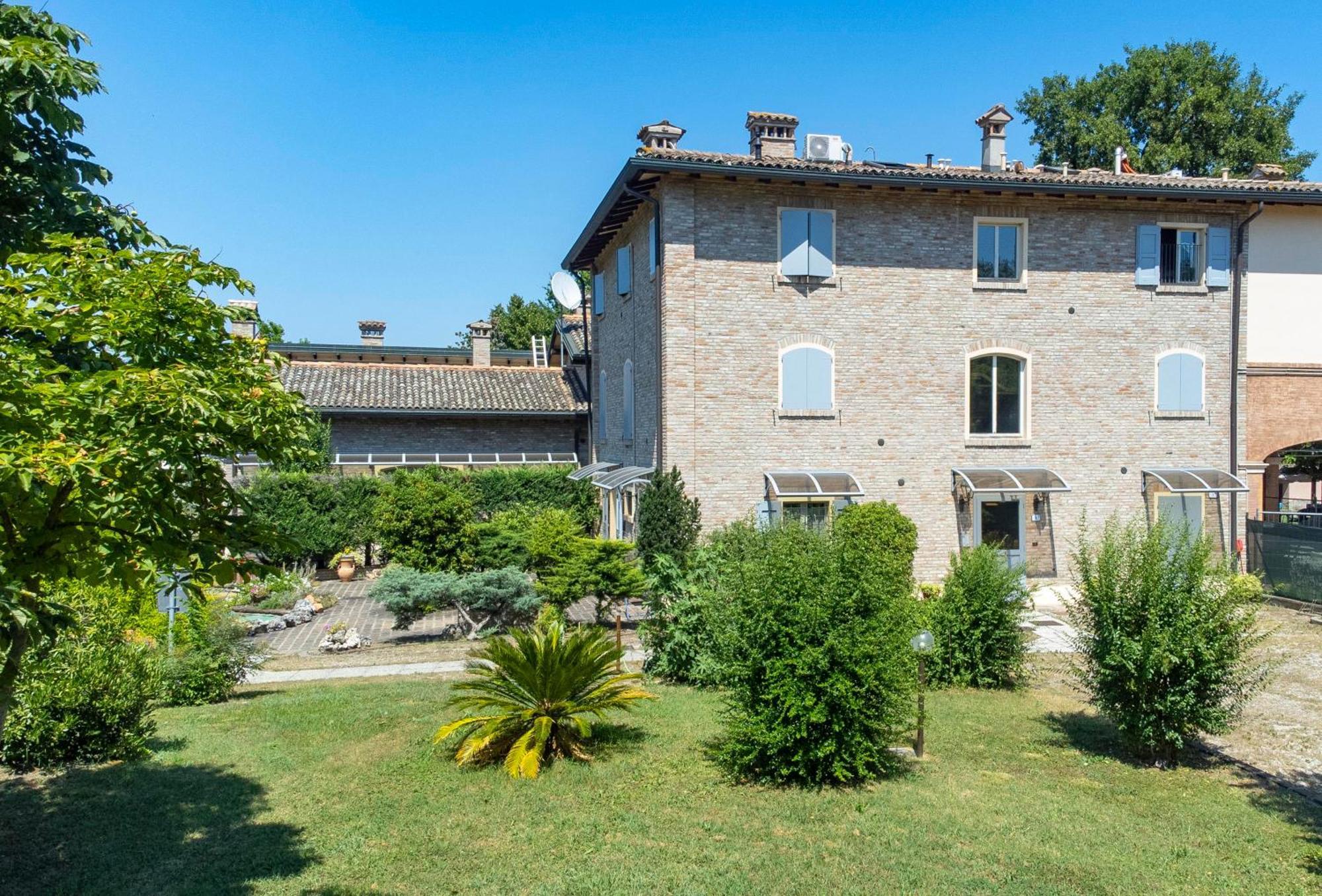 Apart-hotel Antico Borgo Modena